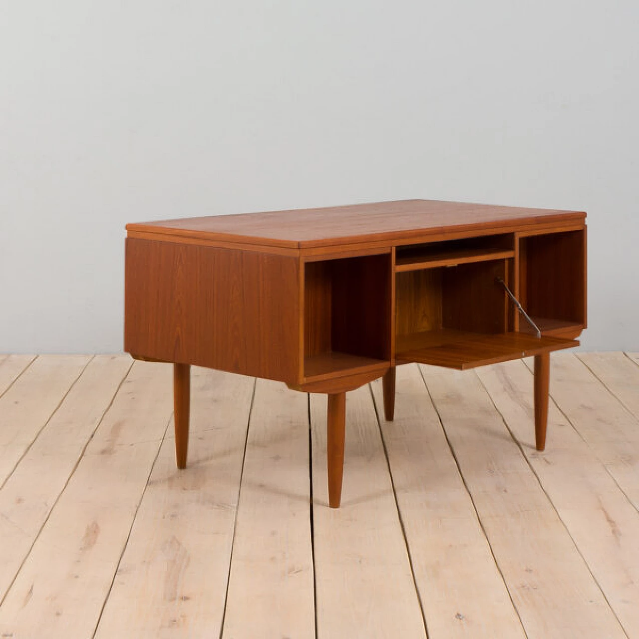 Scrivania in teak con mobile posteriore di J. Svenstrup per A.P. Furniture, anni '60 5