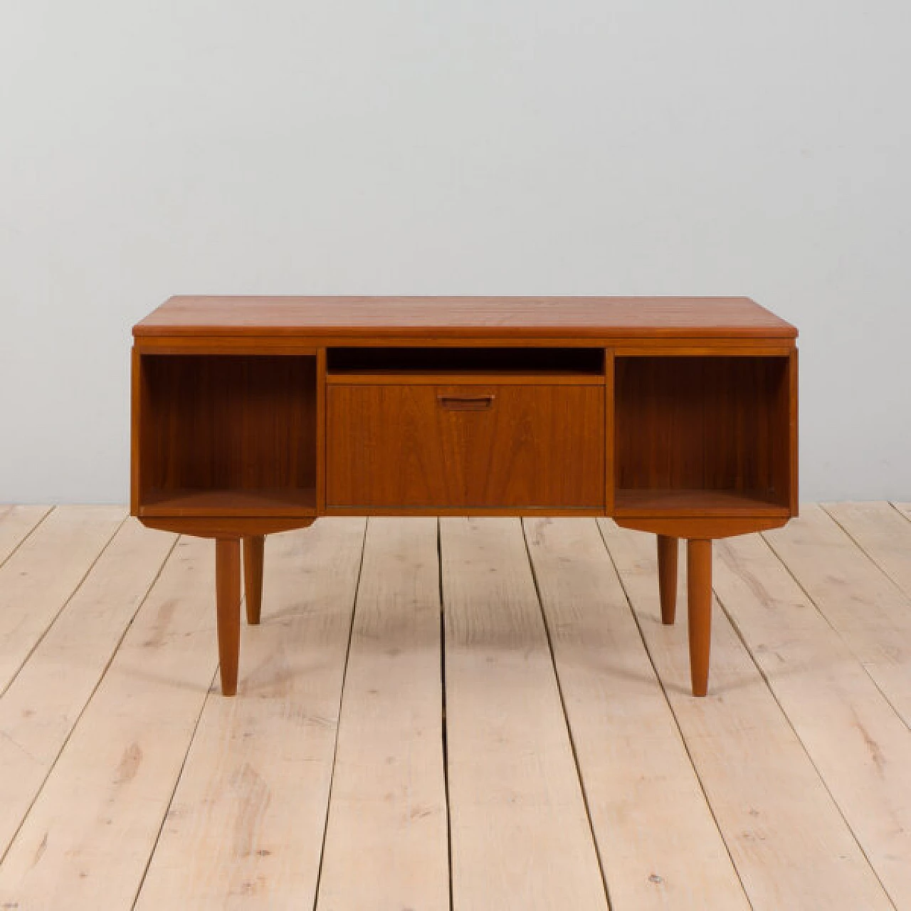 Scrivania in teak con mobile posteriore di J. Svenstrup per A.P. Furniture, anni '60 6