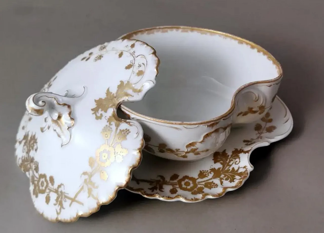 Salsiera francese in porcellana bianca e decorazioni dorate di Haviland & Co., primo '900 6