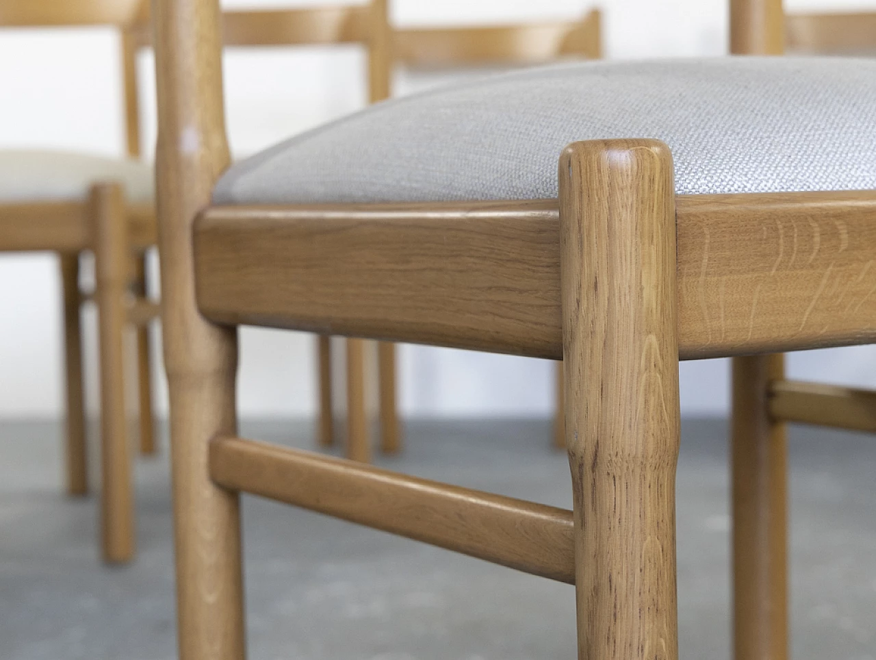 12 oak and fabric chairs, 1970s 12