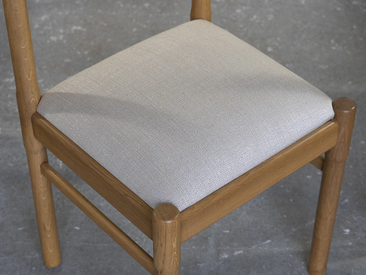 12 oak and fabric chairs, 1970s 13