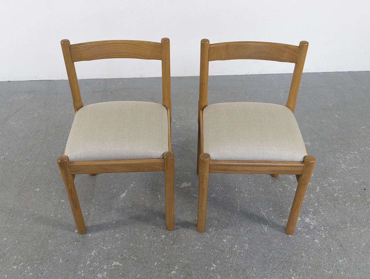 12 oak and fabric chairs, 1970s 15