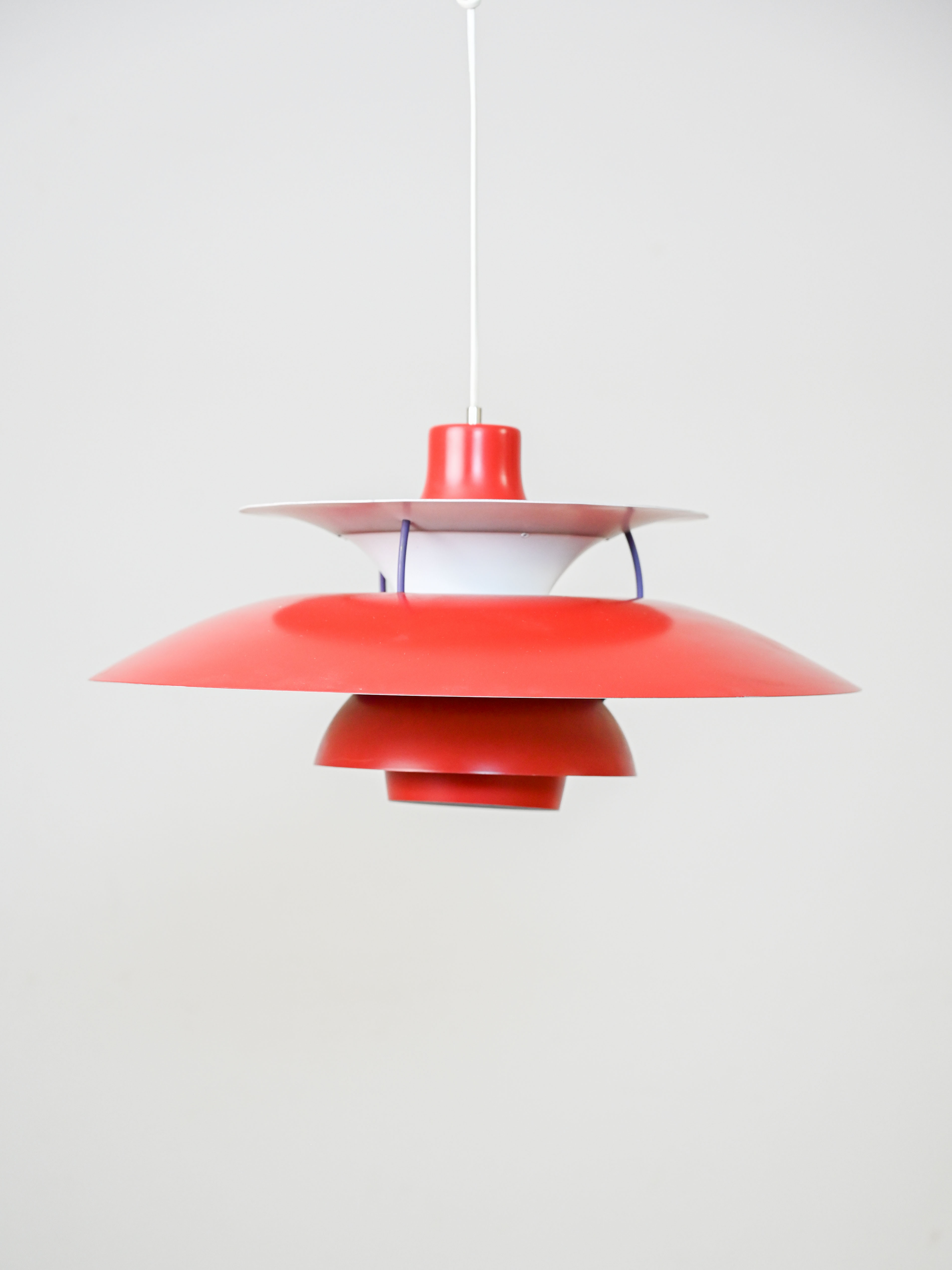 intondo-ph5-red-chandelier-by-