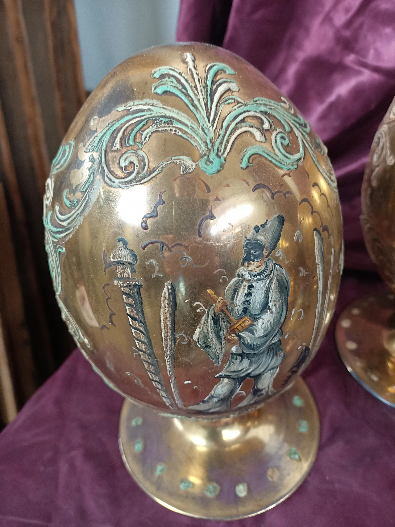 4 Blown glass eggs with carnival masks, 1940s 3