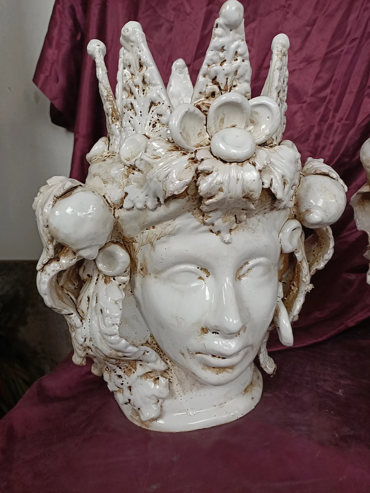 Coppia di teste in ceramica Caltagirone bianca, anni '50 1