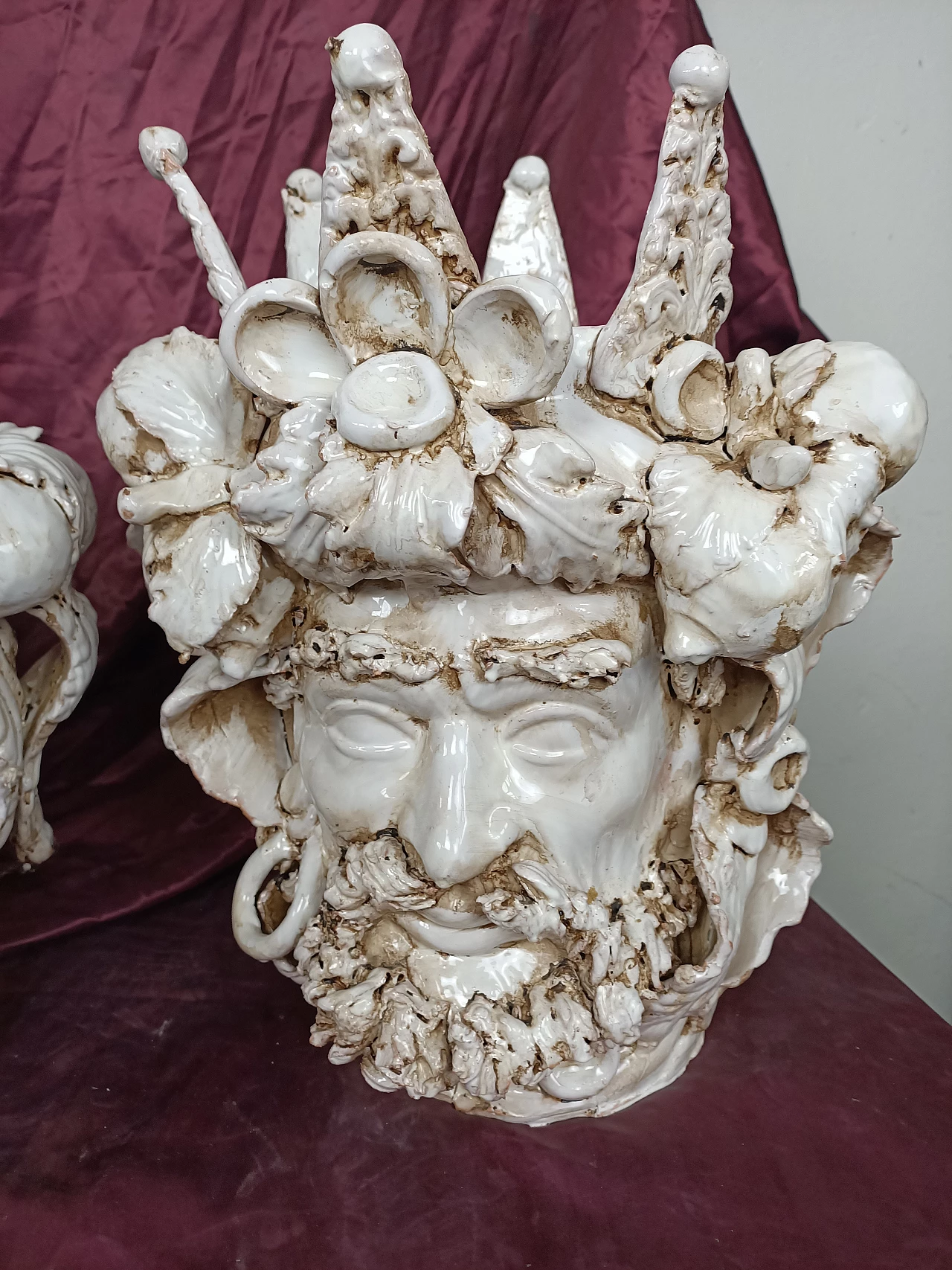 Coppia di teste in ceramica Caltagirone bianca, anni '50 2