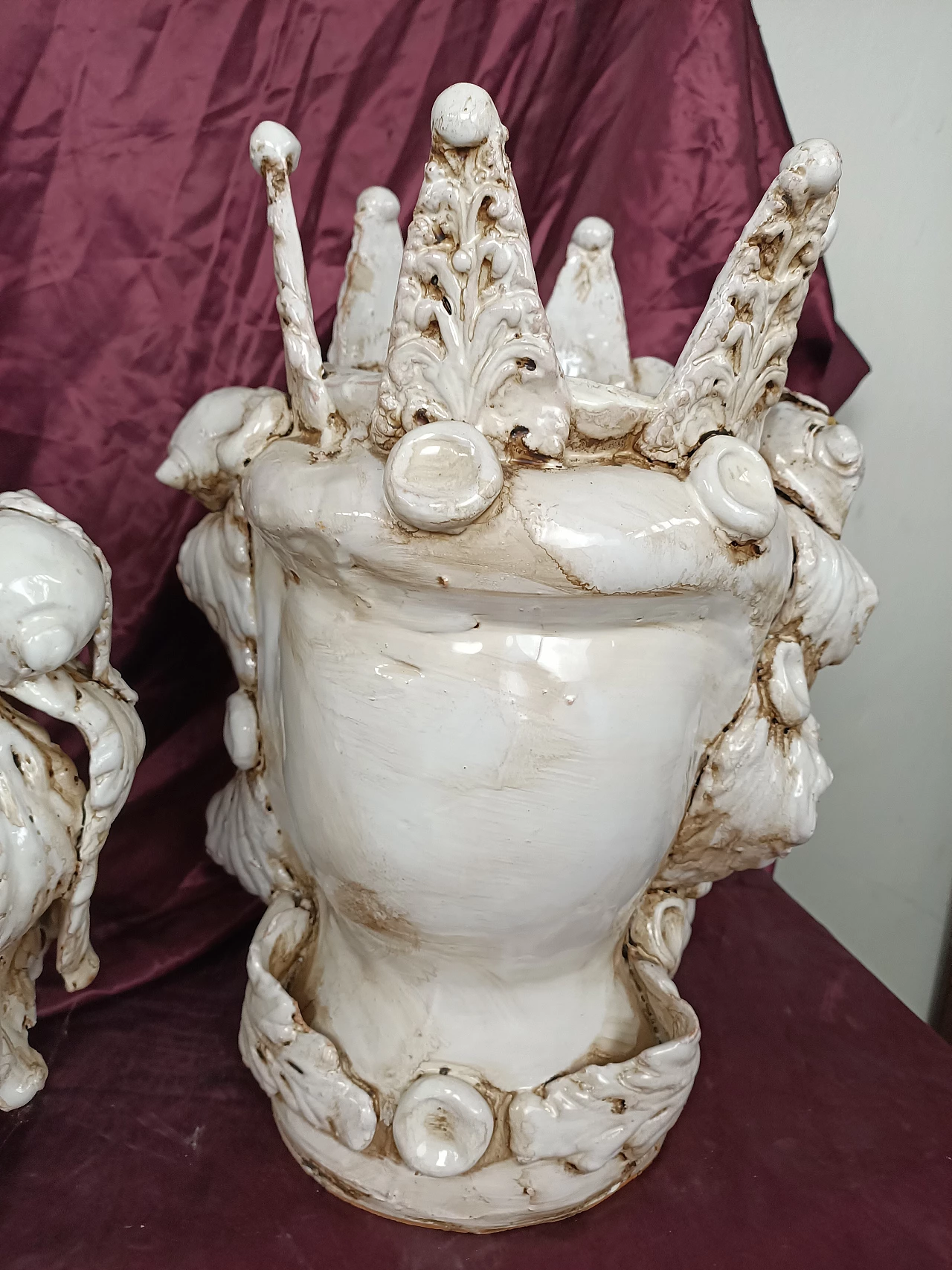 Coppia di teste in ceramica Caltagirone bianca, anni '50 4