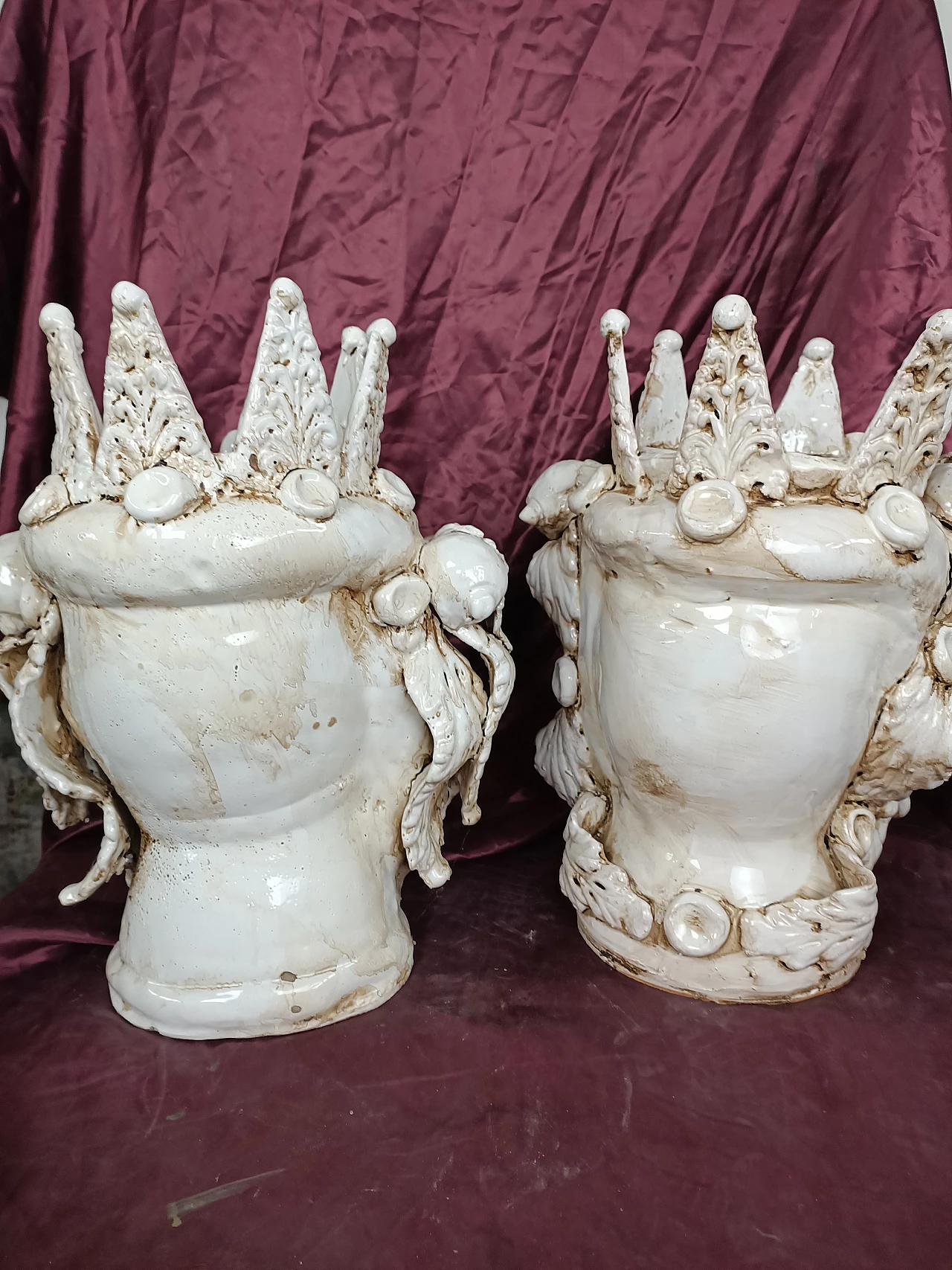 Coppia di teste in ceramica Caltagirone bianca, anni '50 5