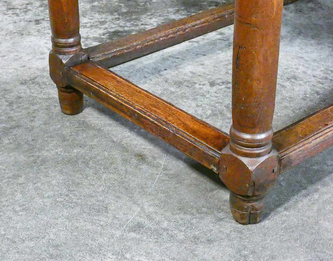 Solid oak desk with two front drawers, late 17th century 9