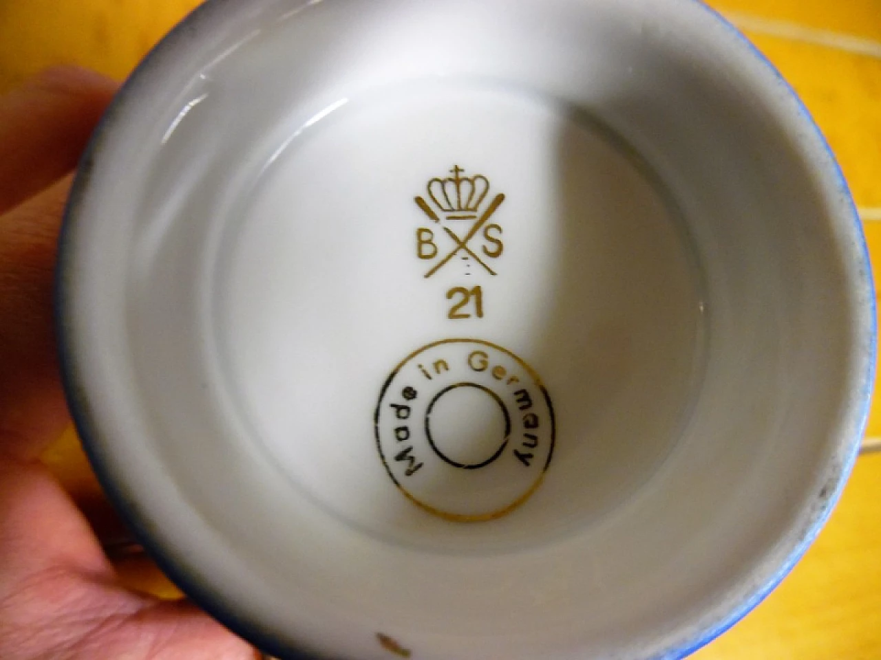 Coppia di tazze con piattino, anni '40 1