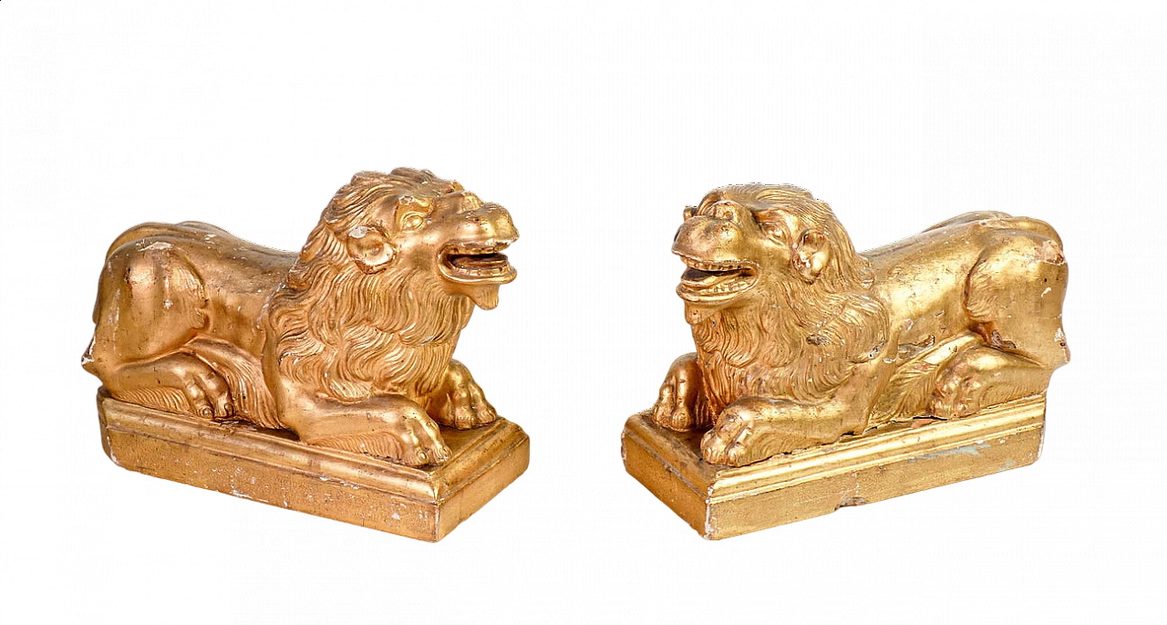 Coppia di sculture di leoni in legno dorato, '600 14