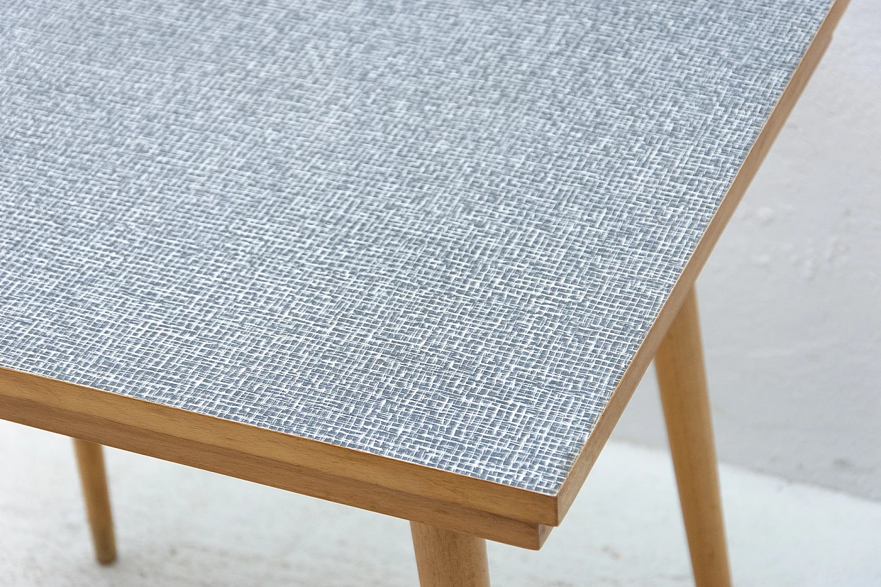 Tavolino in formica e legno di Interiér Praha, anni '60 7
