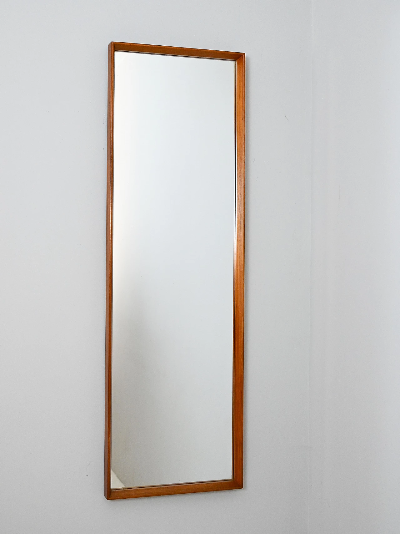 Specchio scandinavo rettangolare con cornice in teak, anni '60 2