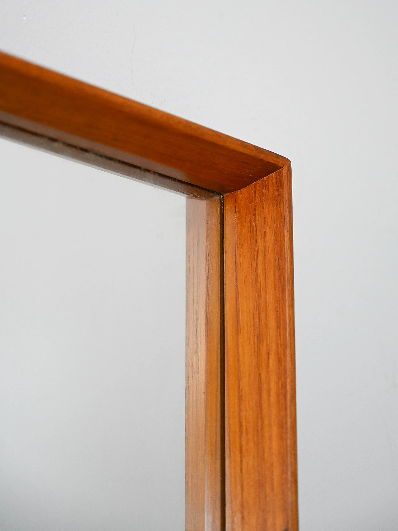 Specchio scandinavo rettangolare con cornice in teak, anni '60 3