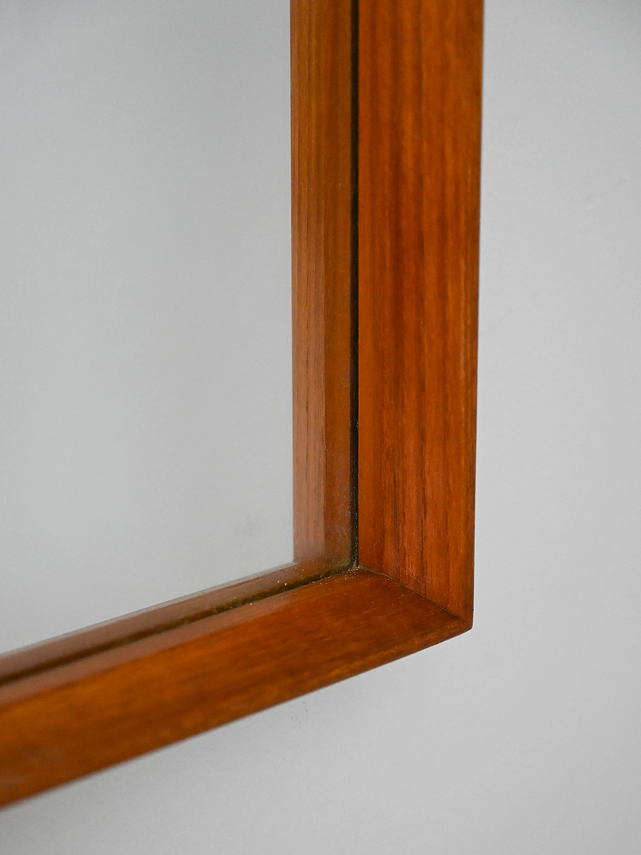Specchio scandinavo rettangolare con cornice in teak, anni '60 4