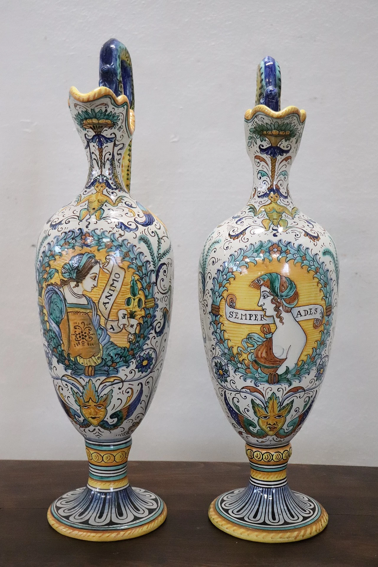 Coppia di anfore in ceramica dipinta di Deruta, inizio '900 2