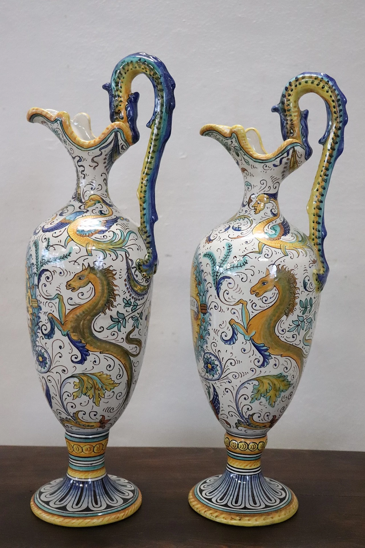 Coppia di anfore in ceramica dipinta di Deruta, inizio '900 9