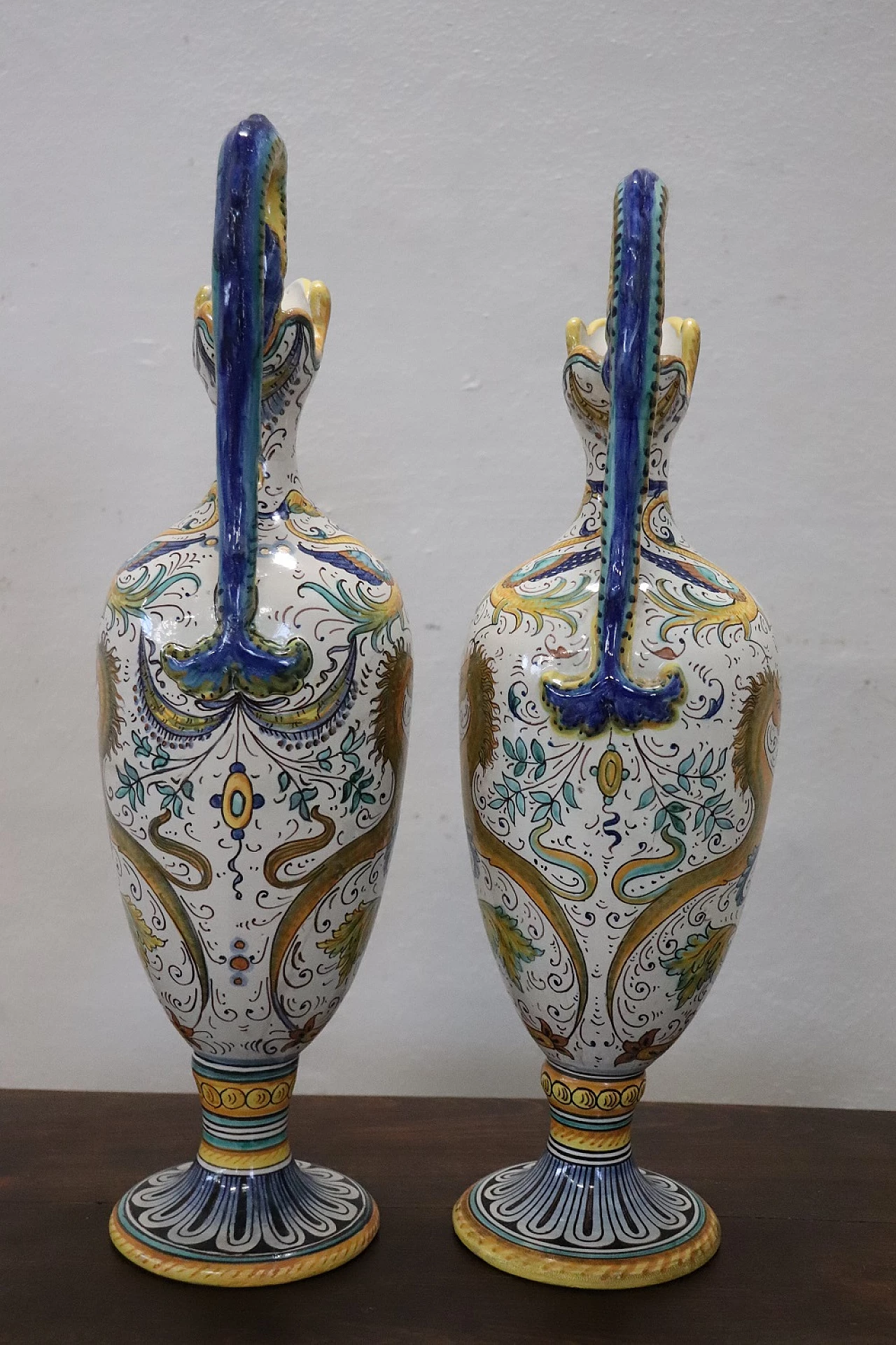 Coppia di anfore in ceramica dipinta di Deruta, inizio '900 10