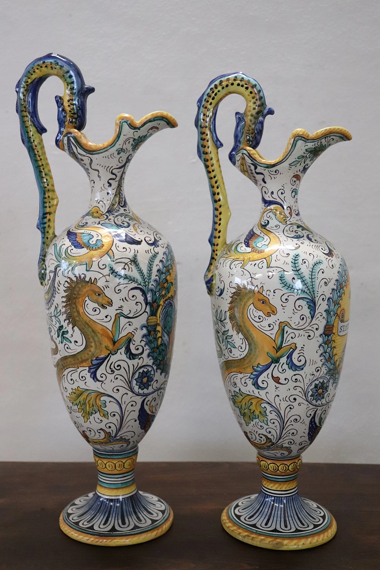 Coppia di anfore in ceramica dipinta di Deruta, inizio '900 11