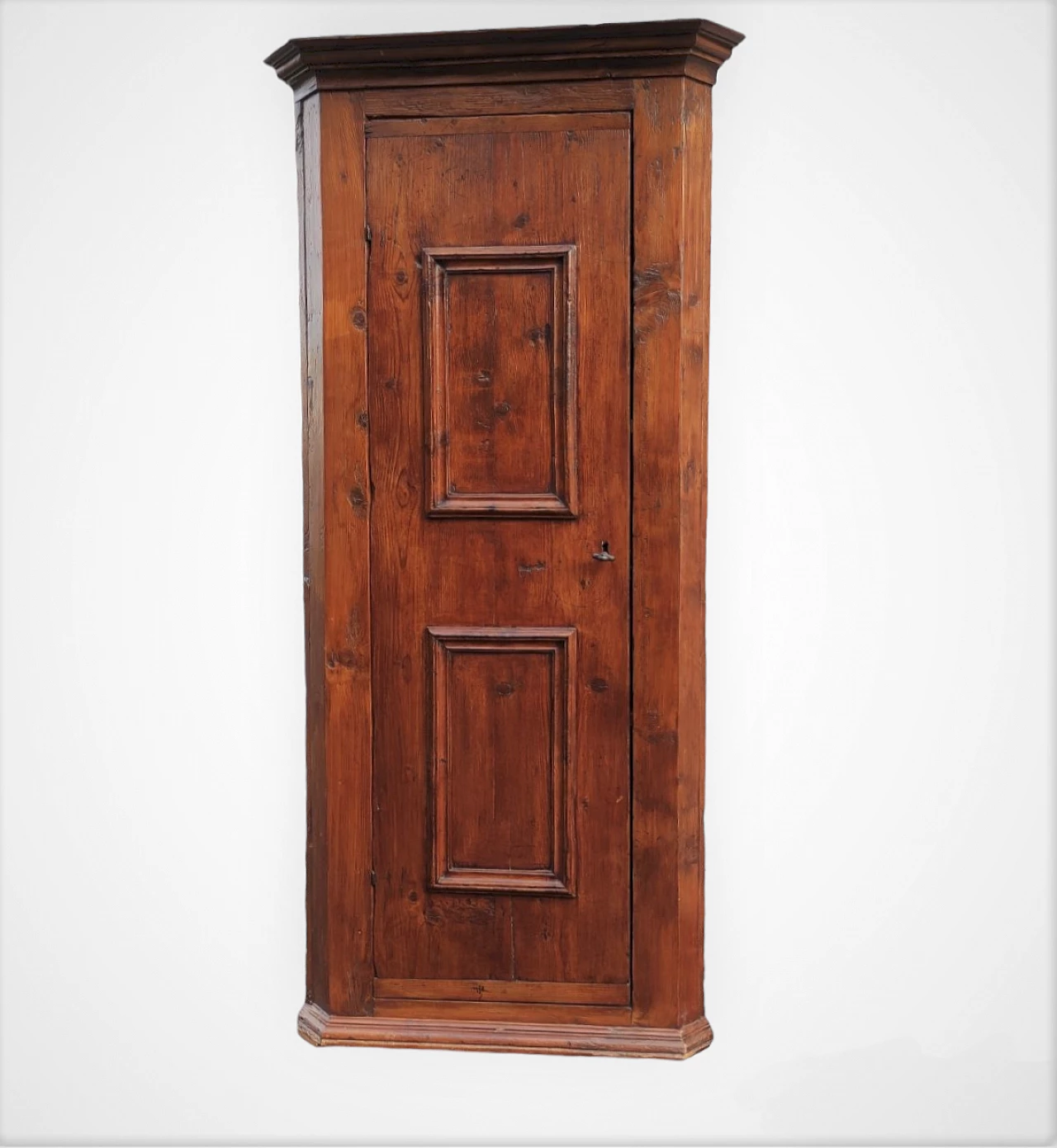 Pair of walnut-stained spruce corner cabinets, 18th century 2