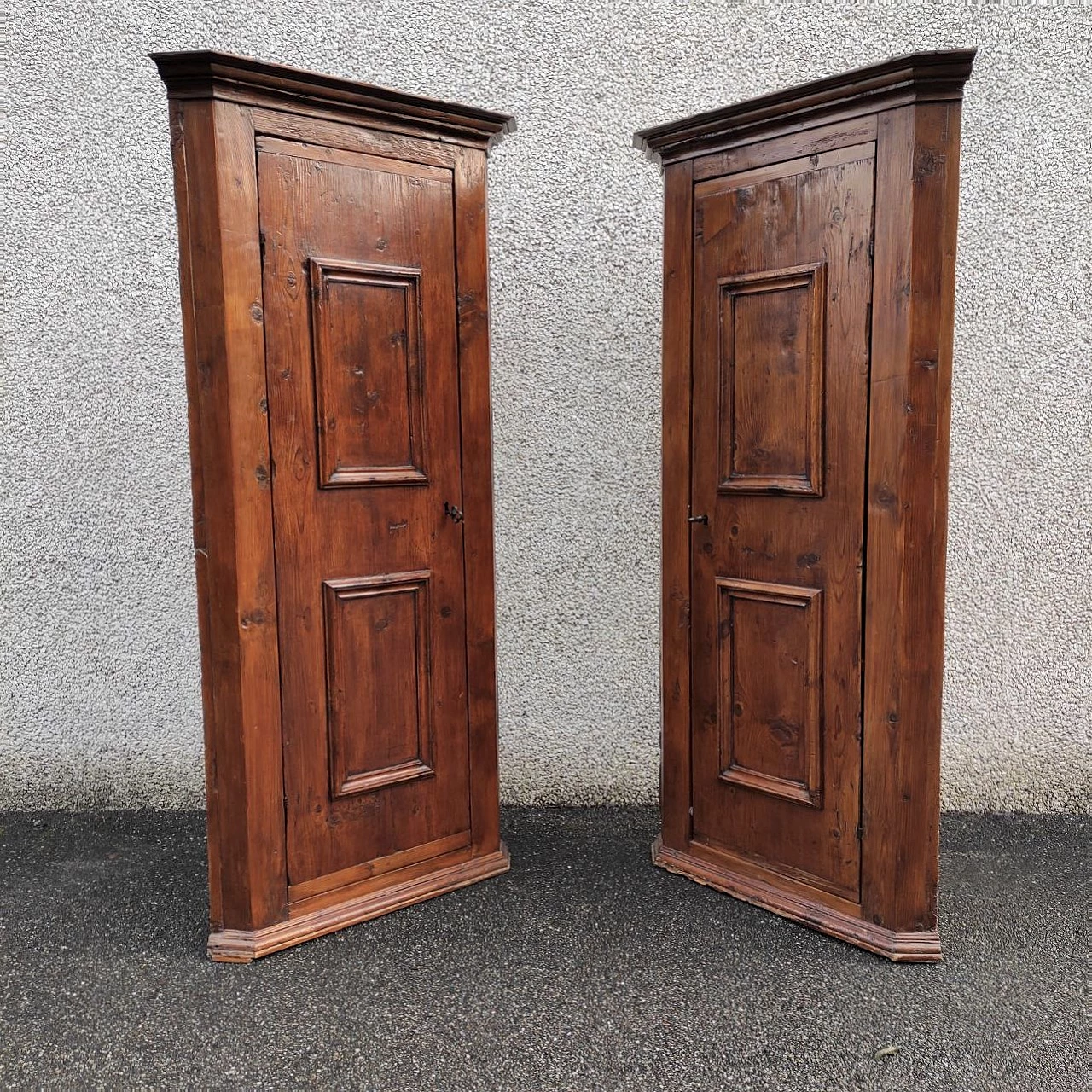 Pair of walnut-stained spruce corner cabinets, 18th century 4