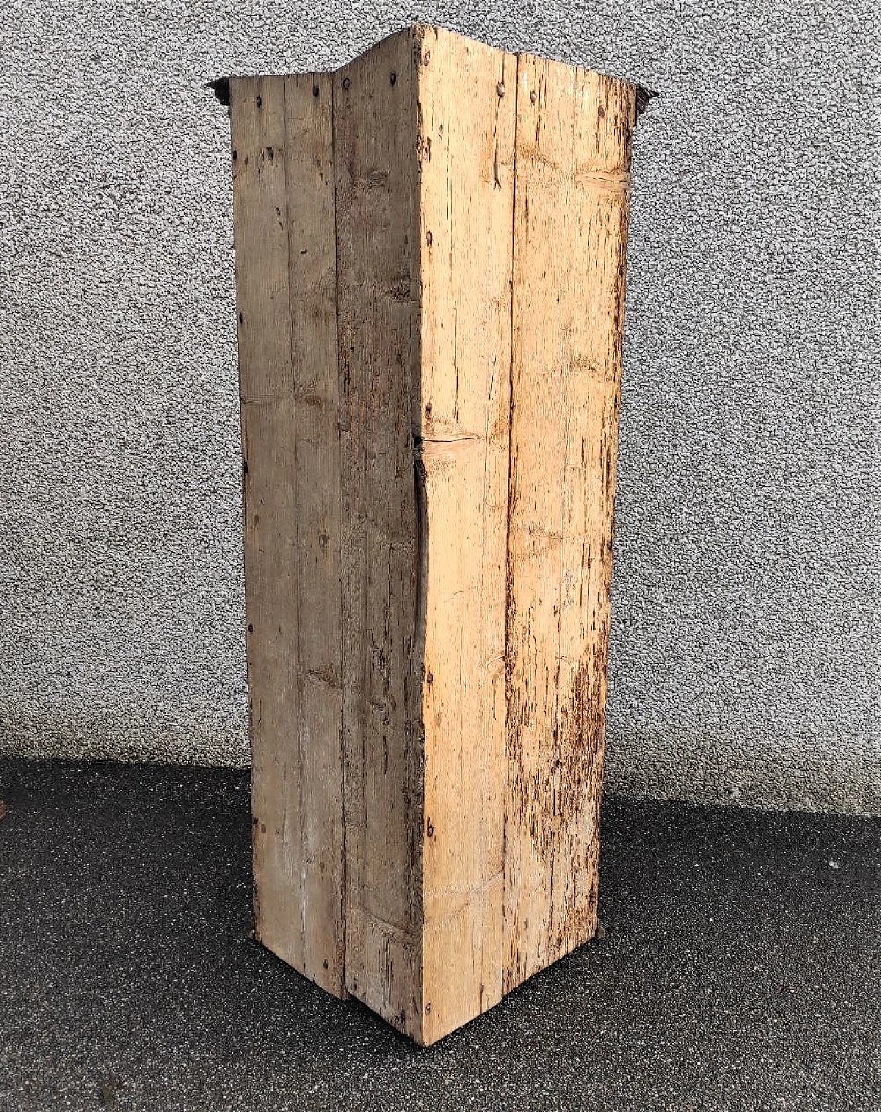 Pair of walnut-stained spruce corner cabinets, 18th century 8