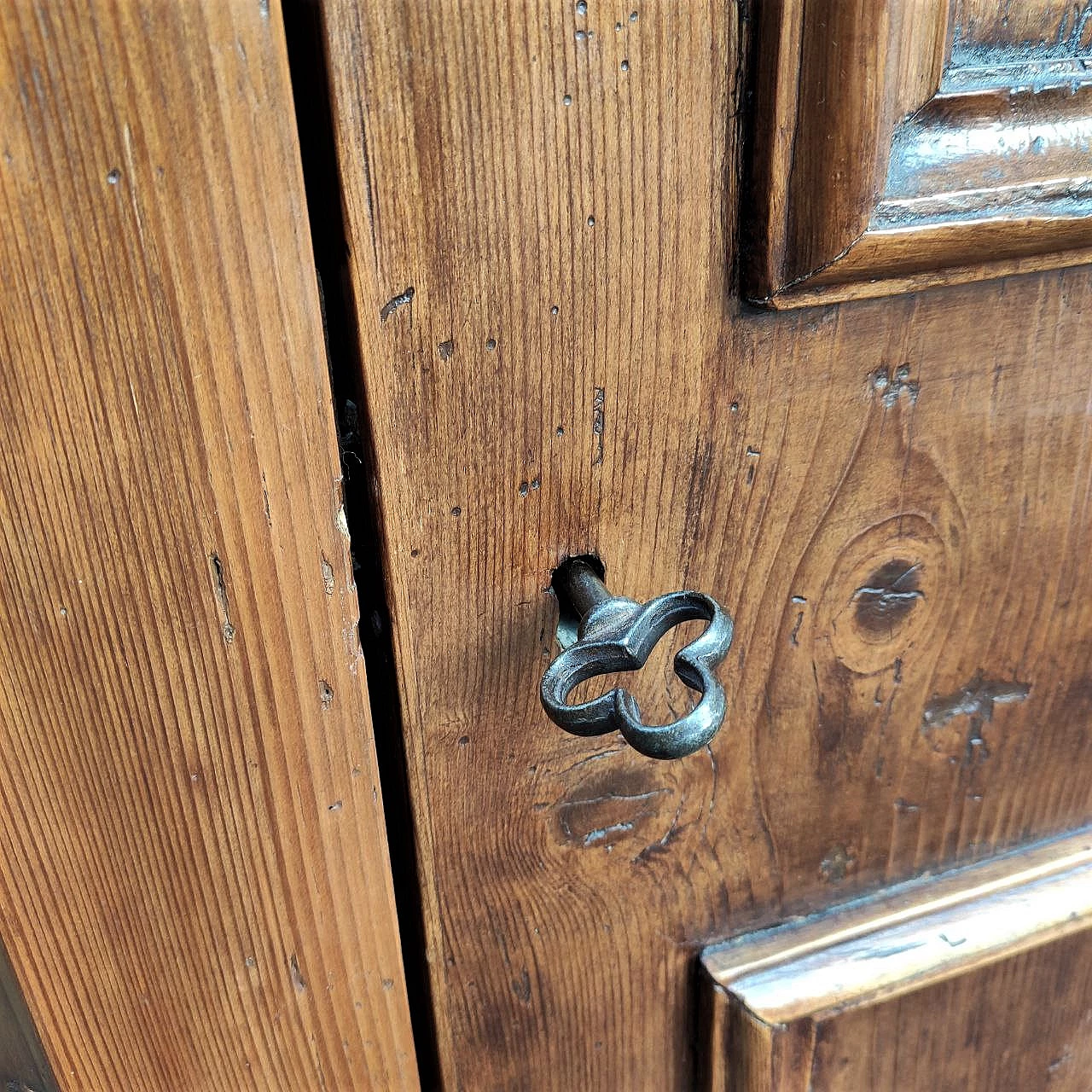 Pair of walnut-stained spruce corner cabinets, 18th century 11