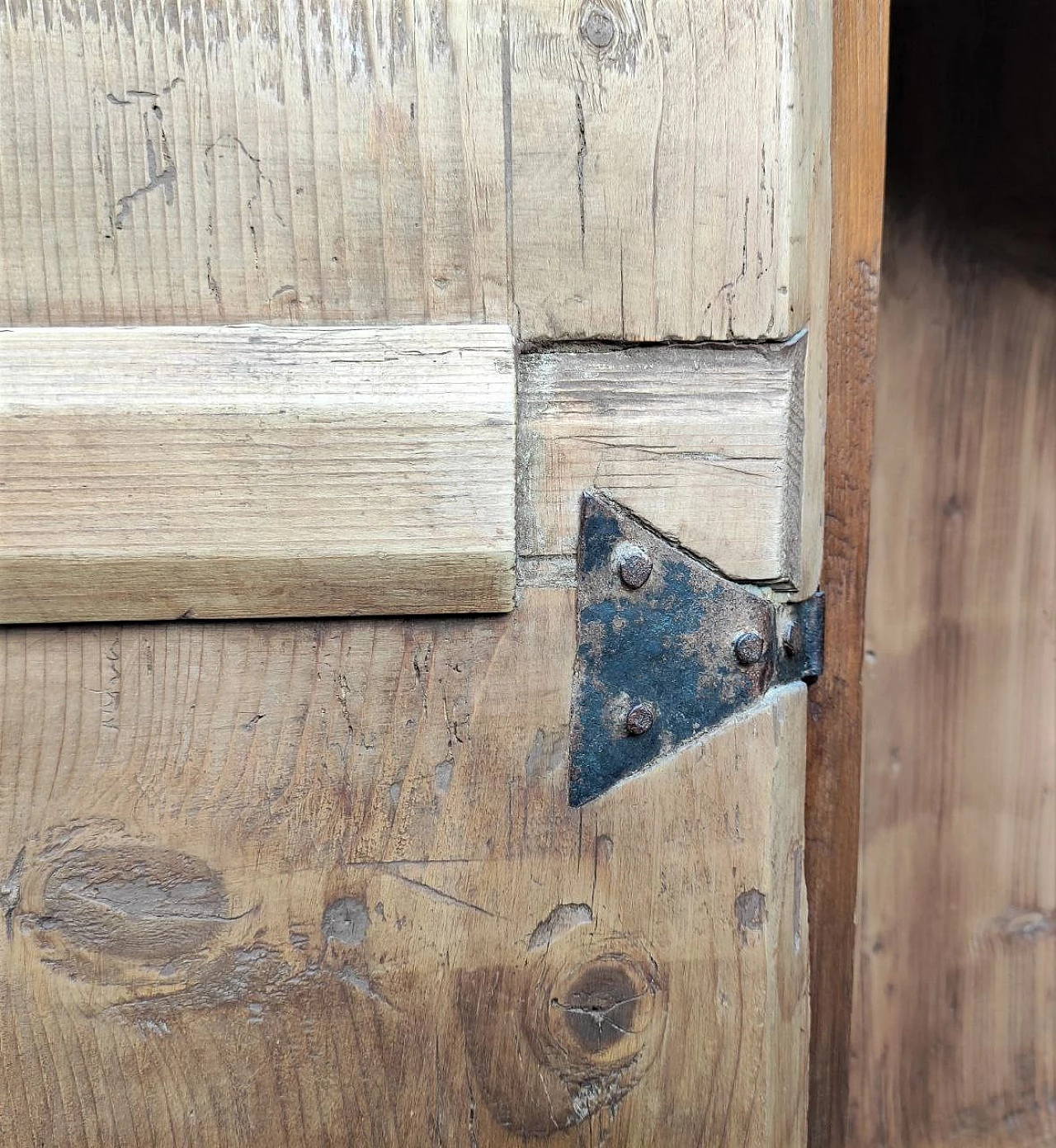 Pair of walnut-stained spruce corner cabinets, 18th century 13