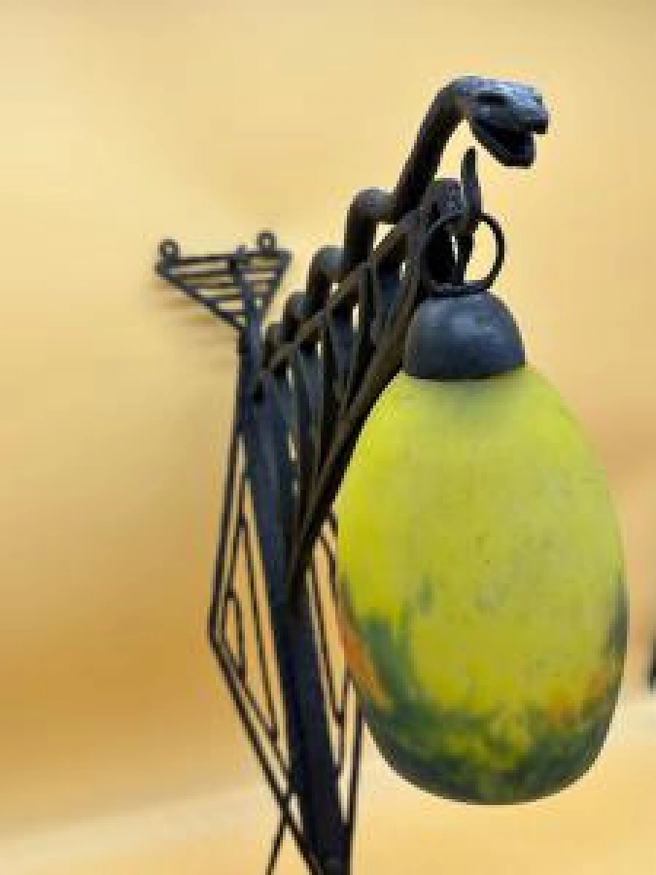 Applique in ferro battuto e vetro con serpente 1