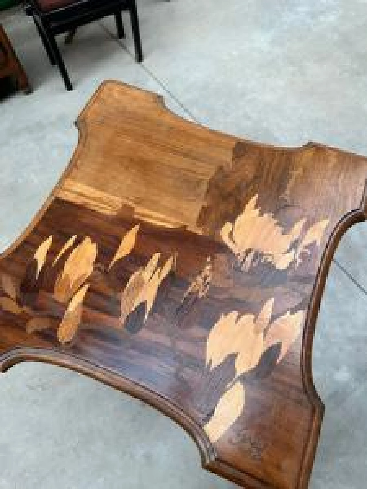 Tavolino in legno con doppio ripiano di Émile Gallé 1