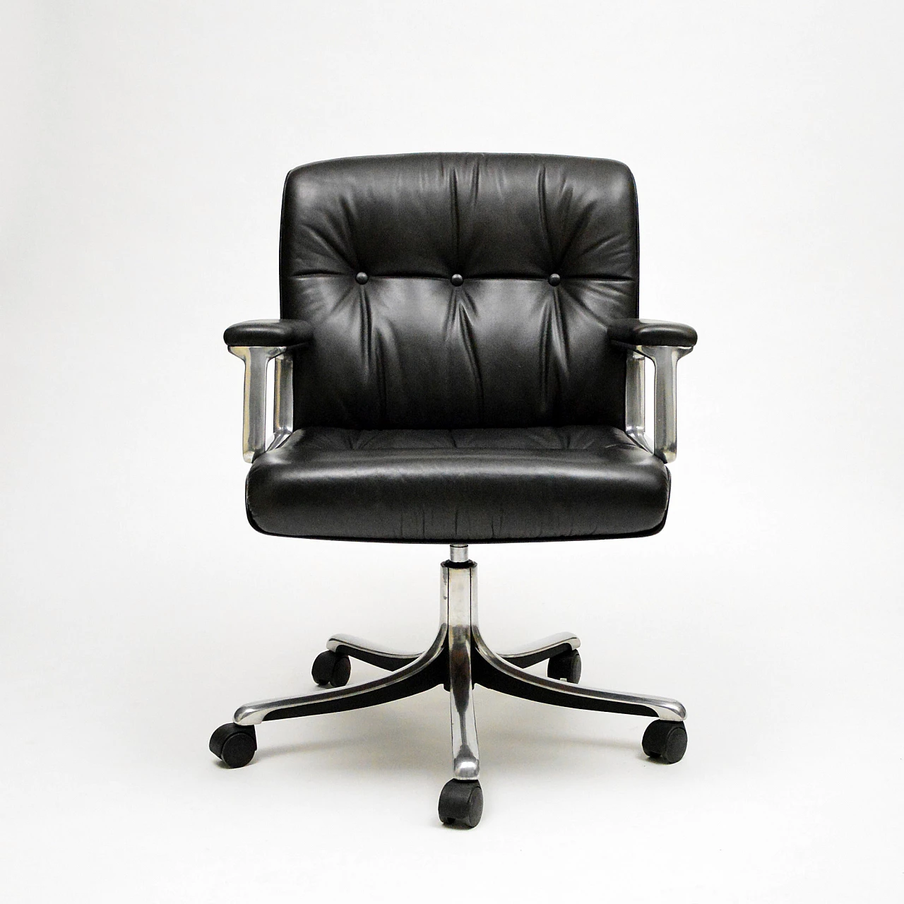 P126 leather swivel chair by Osvaldo Borsani for Tecno, 1960s 2
