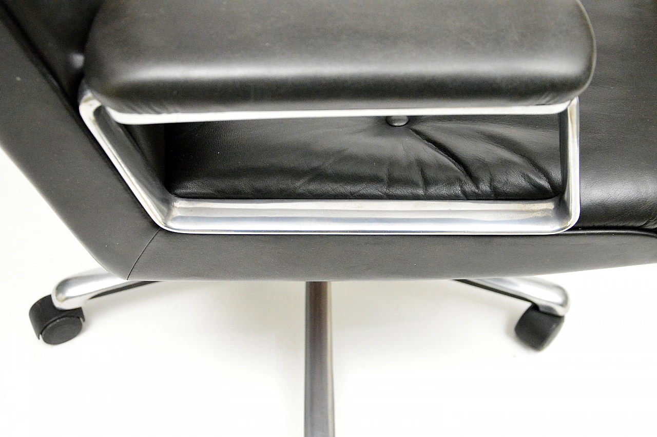 P126 leather swivel chair by Osvaldo Borsani for Tecno, 1960s 8