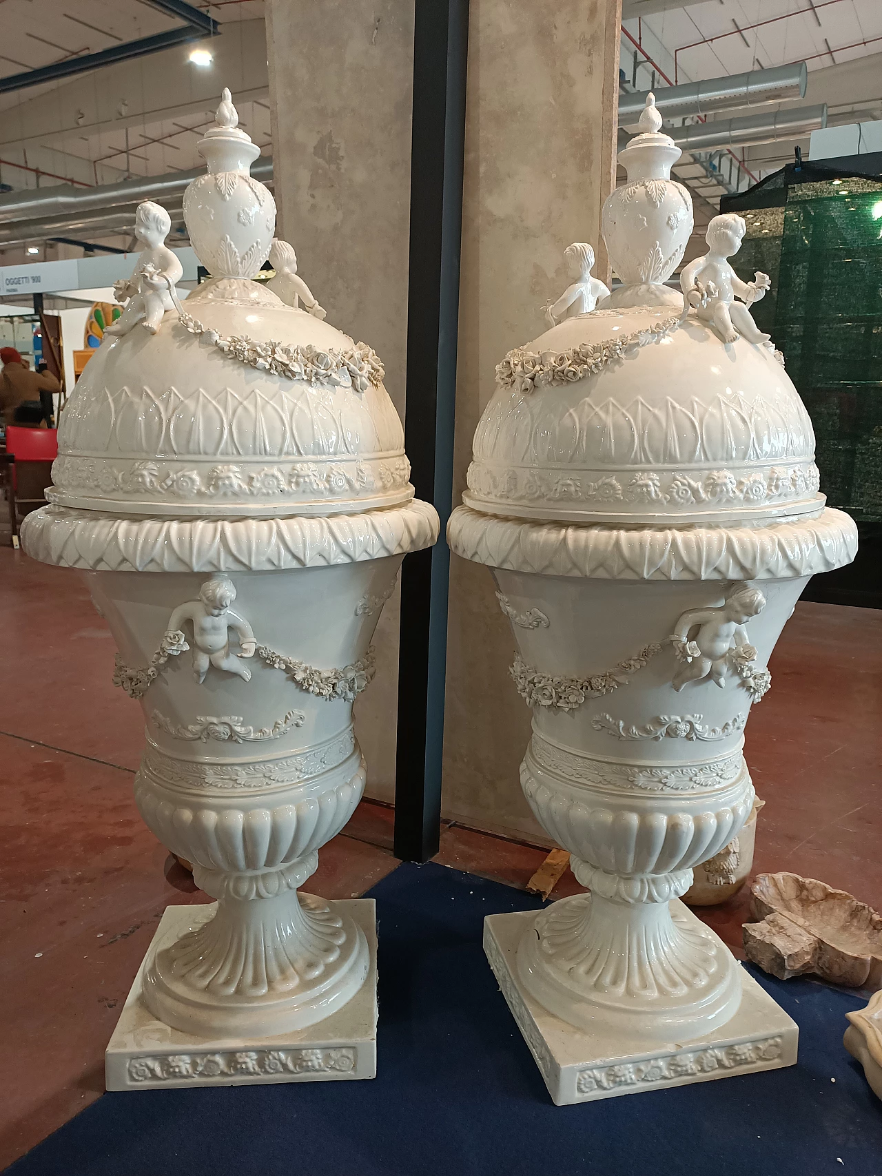 Coppia di vasi in ceramica di Vecchia Bassano con coperchio, inzio '900 5