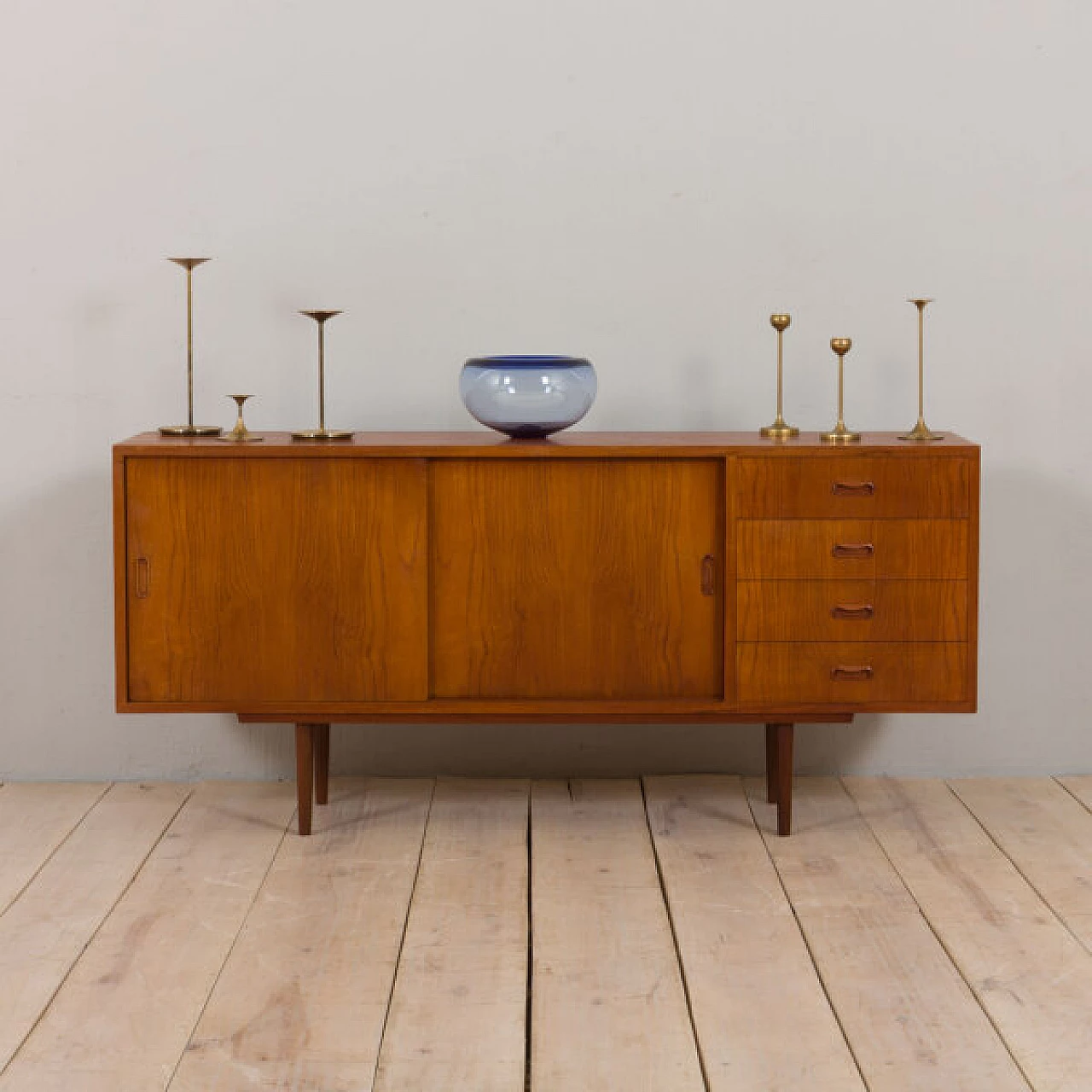 Credenza bassa danese classica in teak, anni '60 1