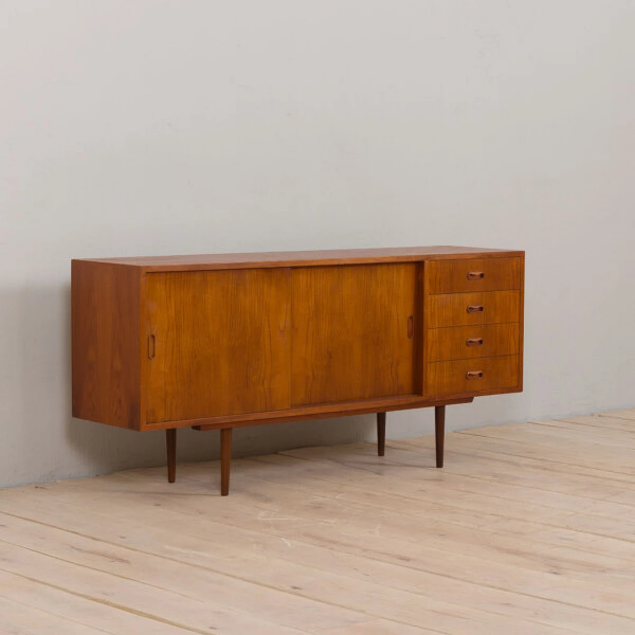 Credenza bassa danese classica in teak, anni '60 3