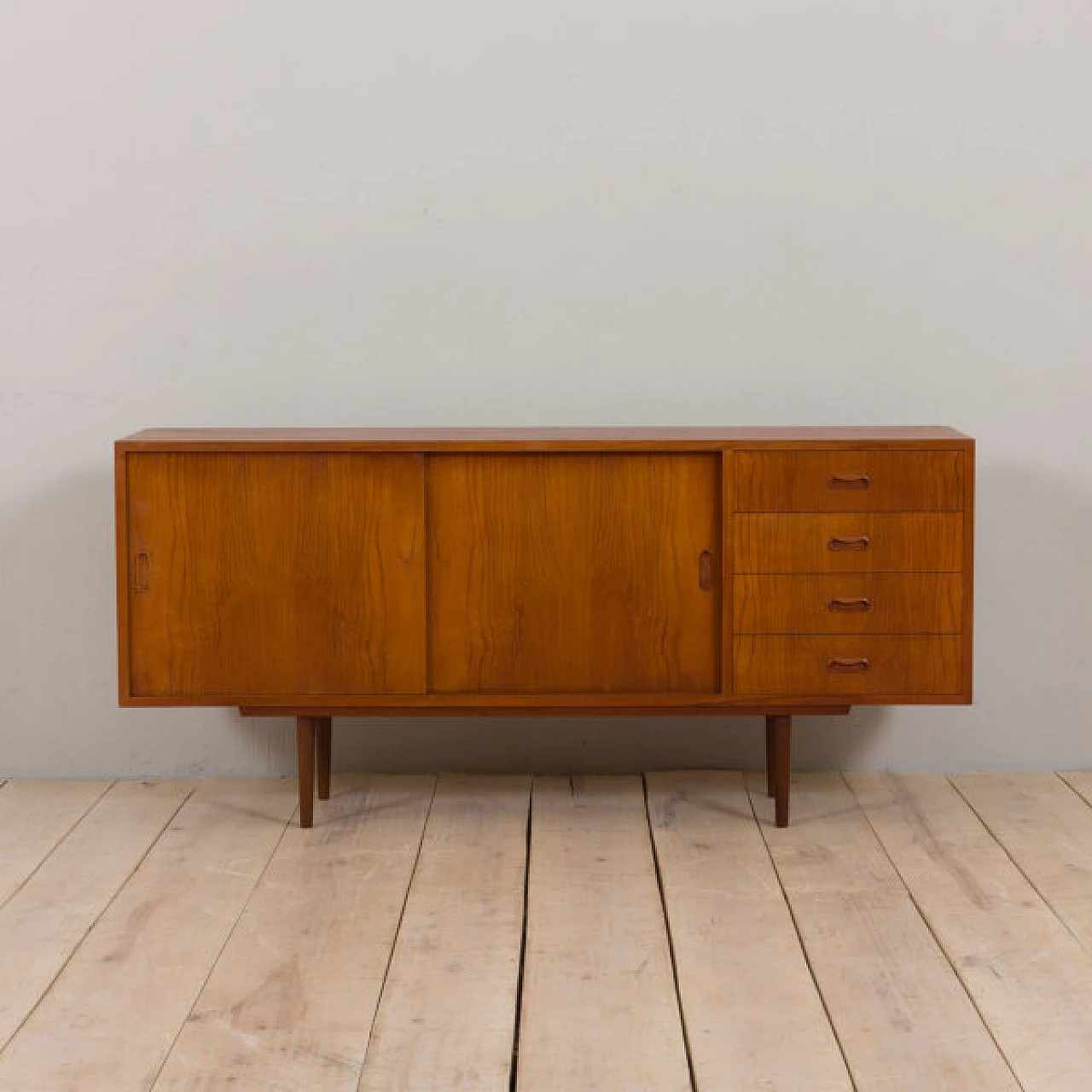 Credenza bassa danese classica in teak, anni '60 6