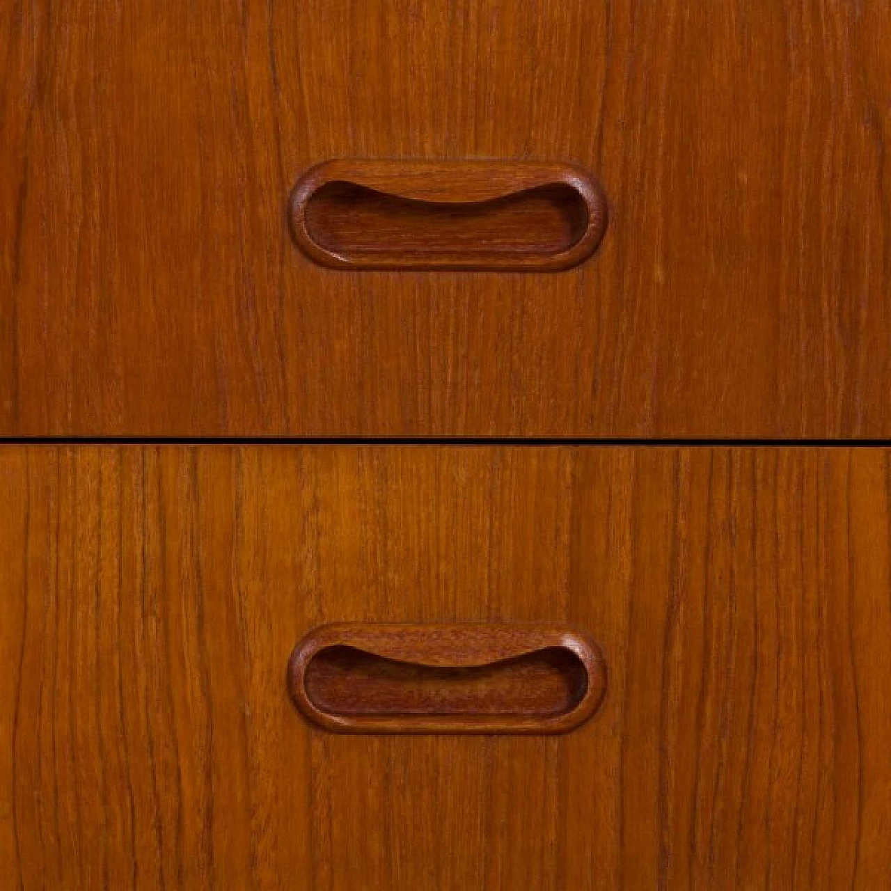 Credenza bassa danese classica in teak, anni '60 13