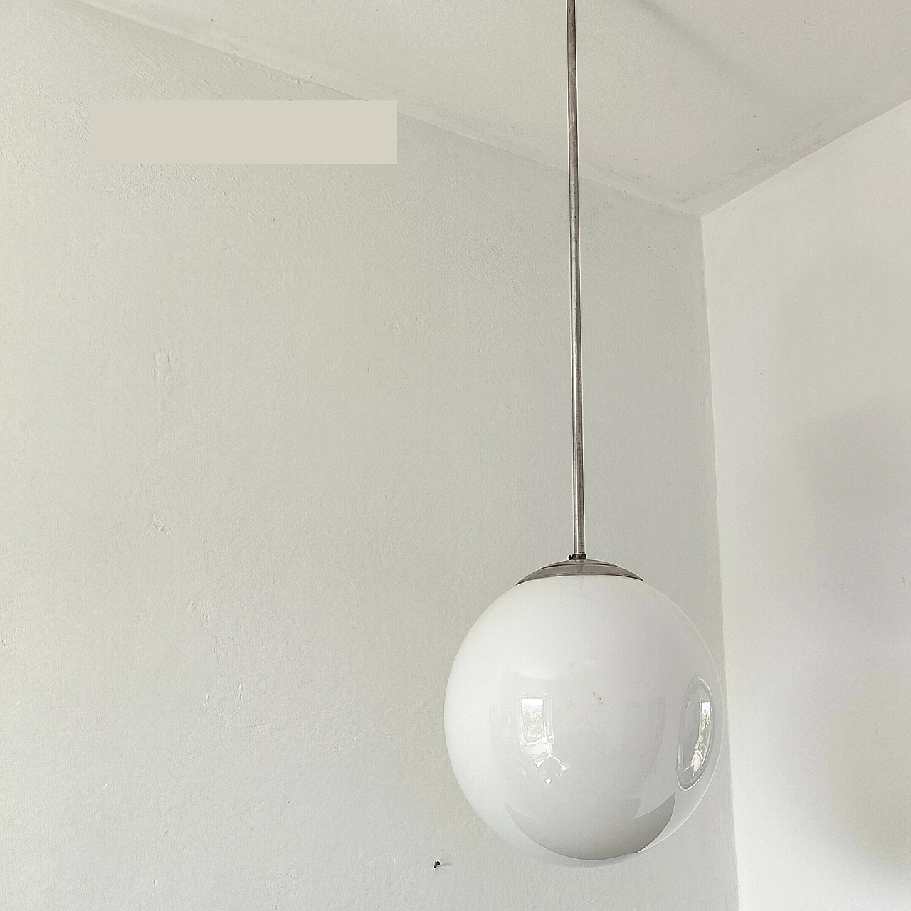 Lampadario Bauhaus in metallo con boccia in vetro opalino, anni '40 10