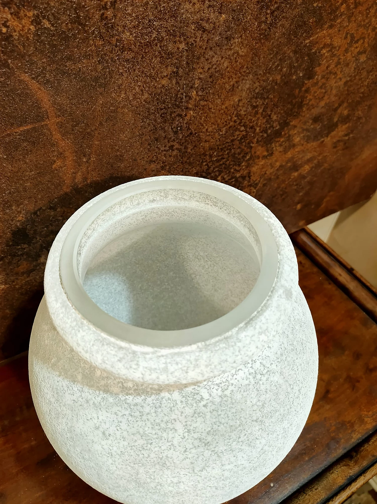 Vaso Scavo in vetro bianco di Seguso, anni '80 5