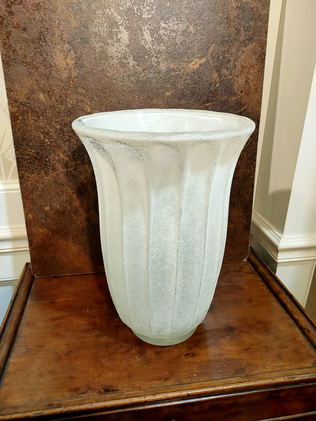 Vaso Scavo in vetro bianco scanalato di Seguso, anni '80 5