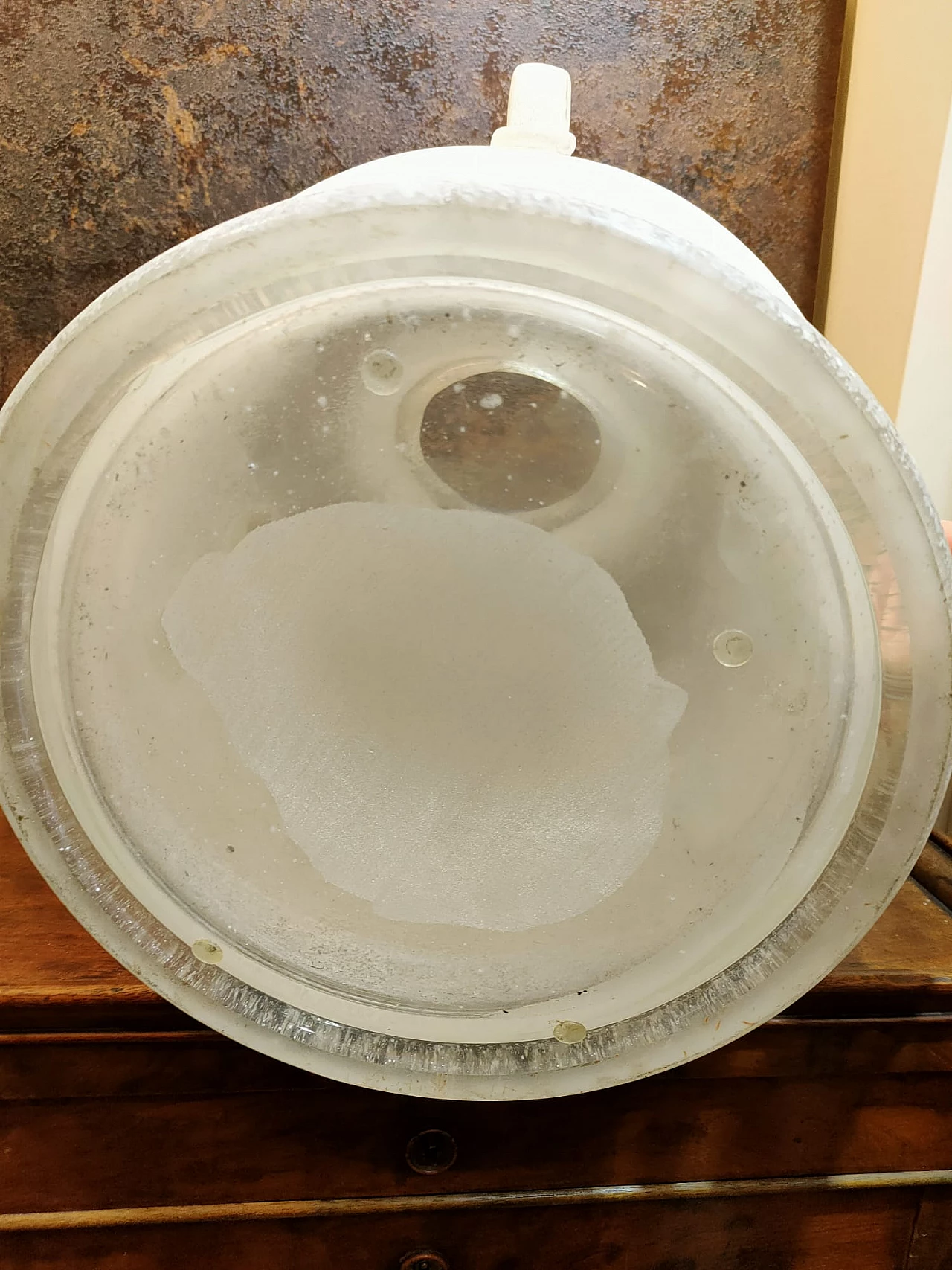 Vaso Scavo con tre anse in vetro bianco di Seguso, anni '80 6