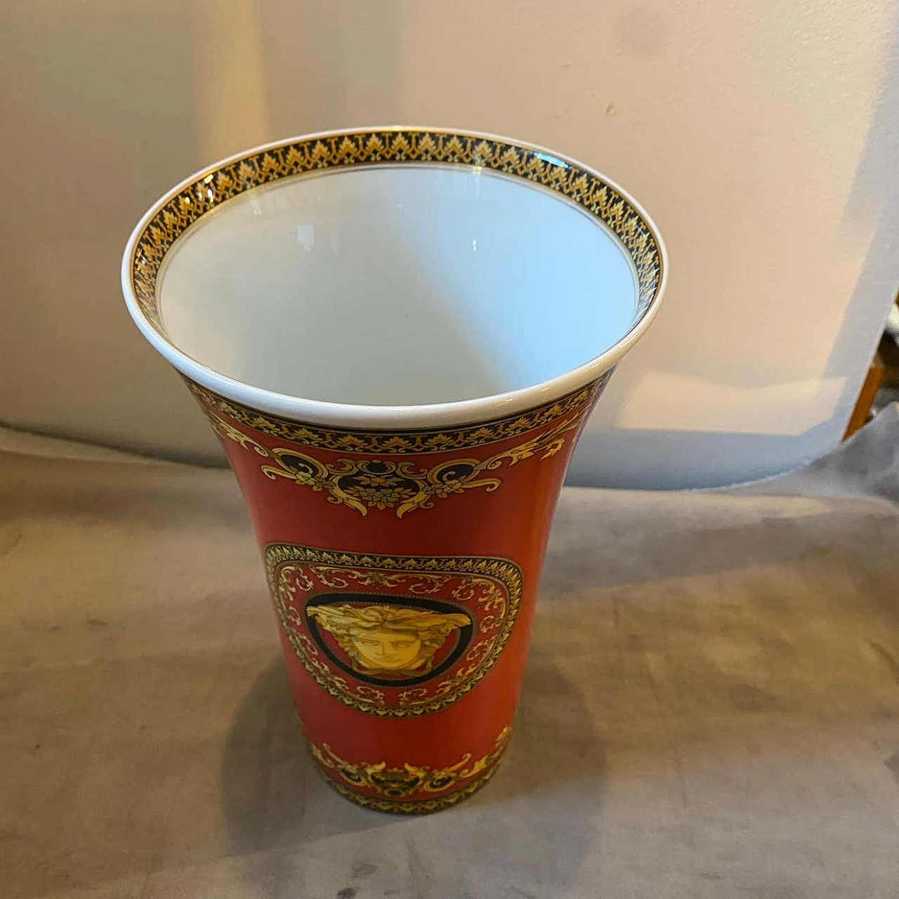 Vaso Medusa in porcellana di Gianni Versace per Rosenthal, anni '90 5