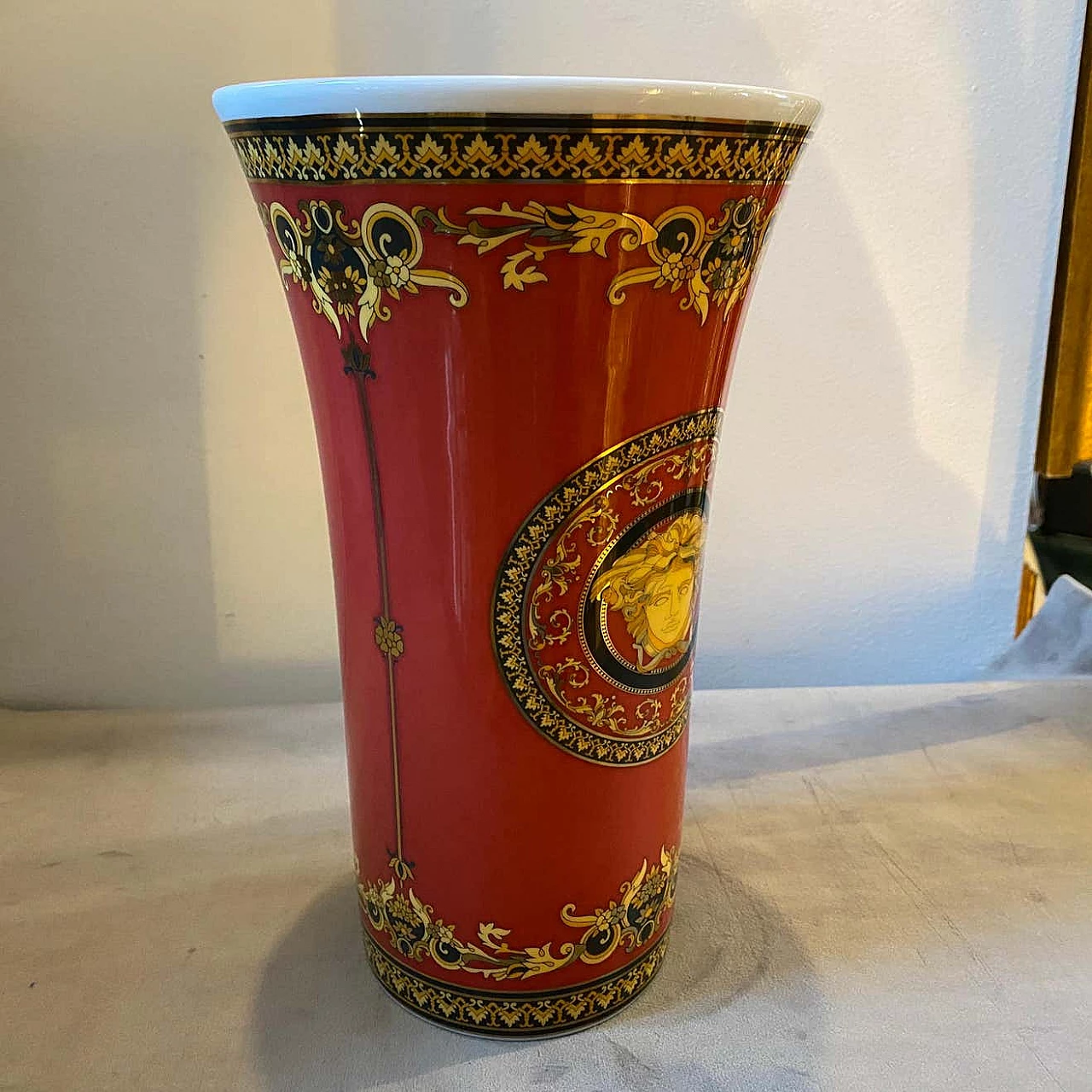 Vaso Medusa in porcellana di Gianni Versace per Rosenthal, anni '90 9