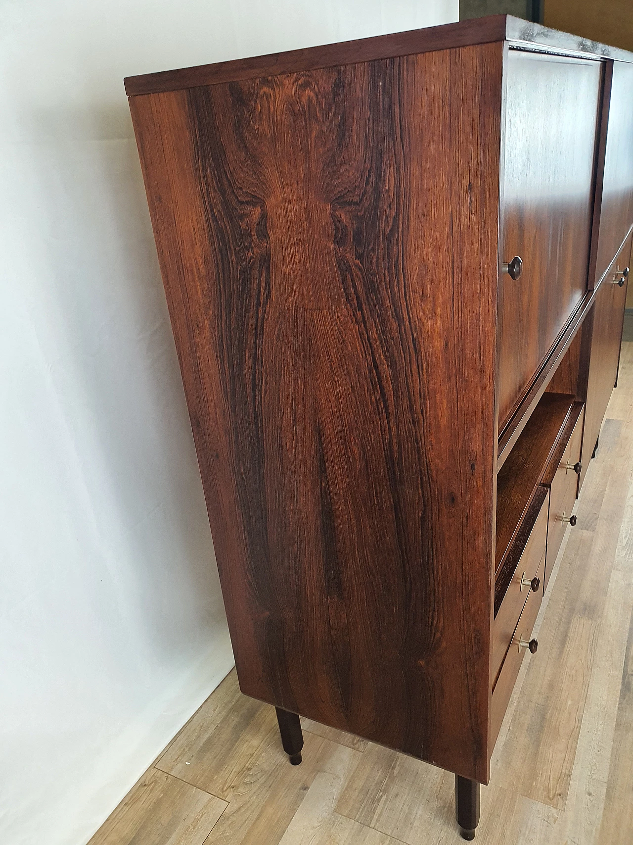 Credenza in palissandro stile scandinavo con ante scorrevoli di IMA Mobili, anni '70 2