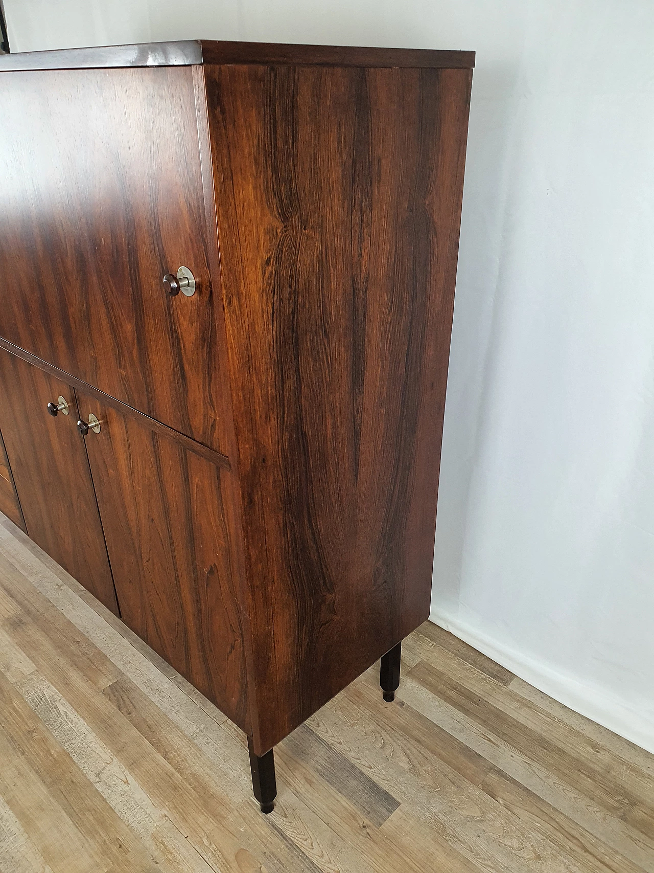 Credenza in palissandro stile scandinavo con ante scorrevoli di IMA Mobili, anni '70 3