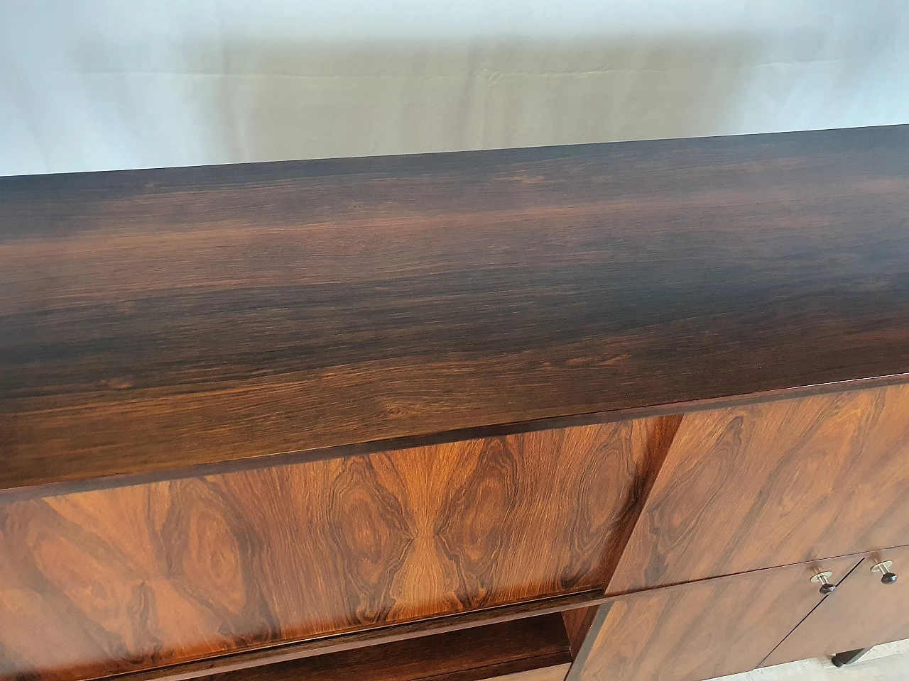 Credenza in palissandro stile scandinavo con ante scorrevoli di IMA Mobili, anni '70 4