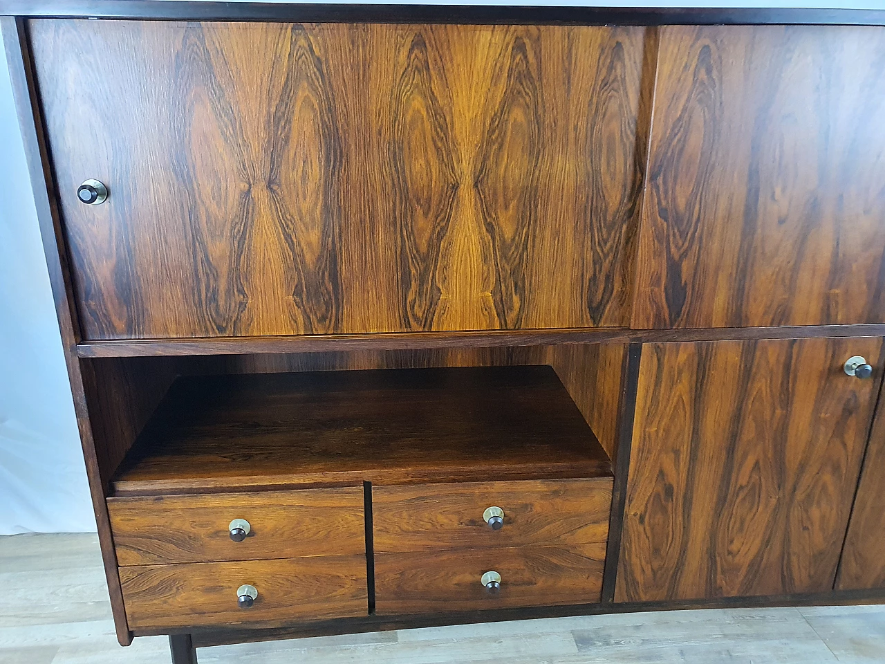 Credenza in palissandro stile scandinavo con ante scorrevoli di IMA Mobili, anni '70 6