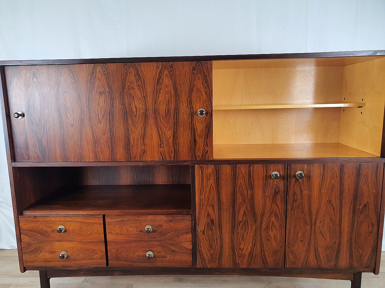 Credenza in palissandro stile scandinavo con ante scorrevoli di IMA Mobili, anni '70 17