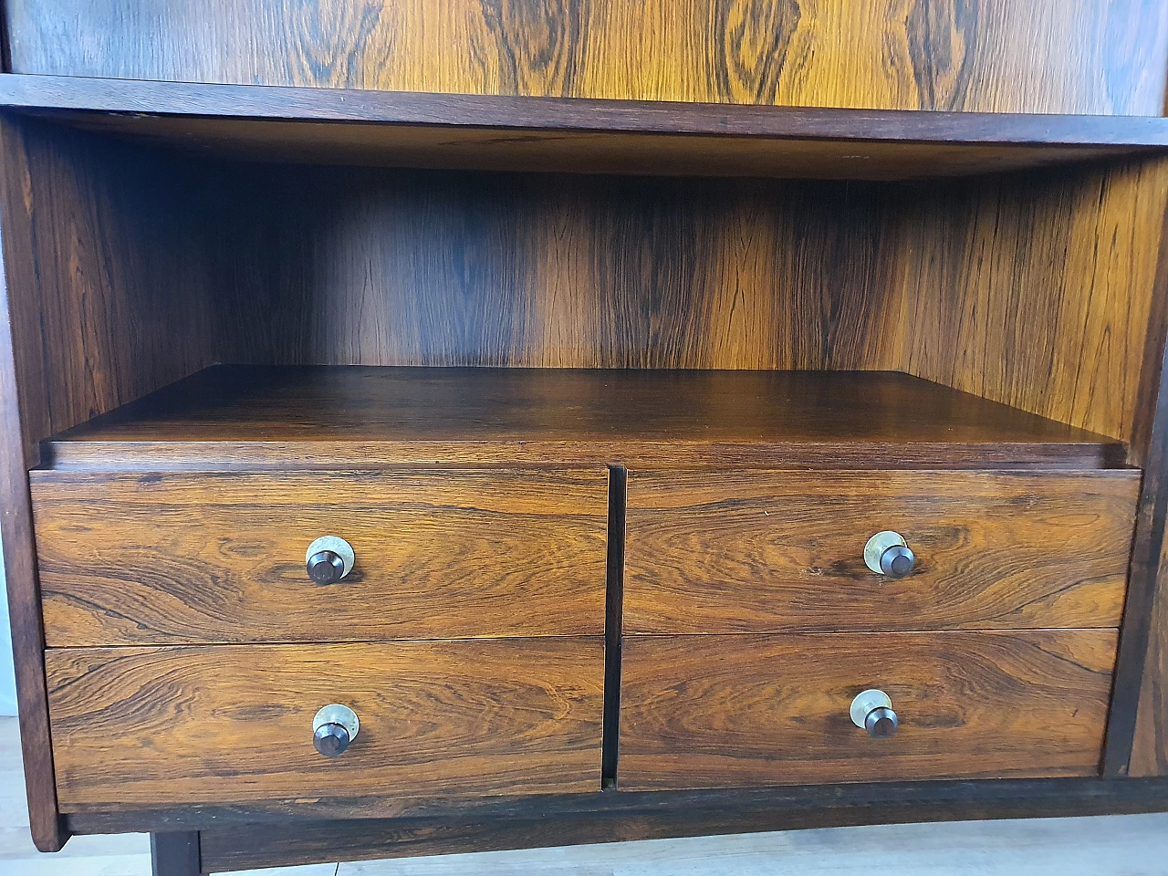 Credenza in palissandro stile scandinavo con ante scorrevoli di IMA Mobili, anni '70 18