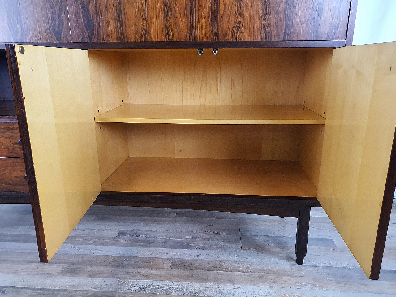 Credenza in palissandro stile scandinavo con ante scorrevoli di IMA Mobili, anni '70 30